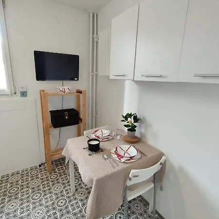 Super Central Flat With Balcony And View Of The Palace -50m From Marriott *